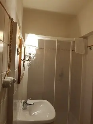 Honeymoon Tek Büyük Yataklı Oda