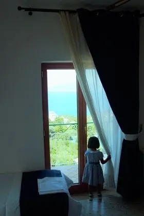 Üç Kişilik Oda, Deniz Manzaralı