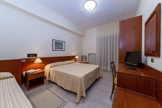 Üç Kişilik Oda