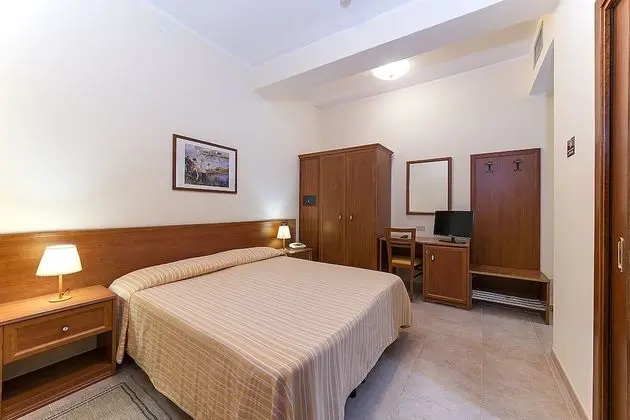 Üç Kişilik Oda
