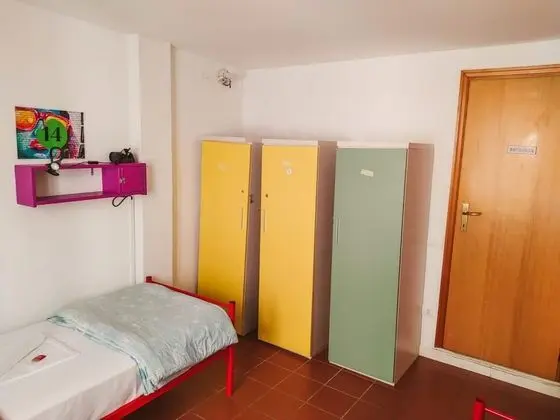 Ortak Ranzalı Oda, Sadece kadınlar için, Ortak Banyo