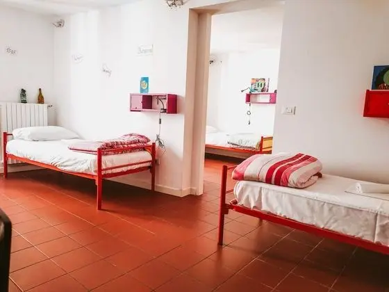 Ortak Ranzalı Oda, Sadece kadınlar için, Ortak Banyo