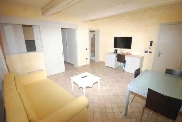 Family Tek Büyük Yataklı Oda