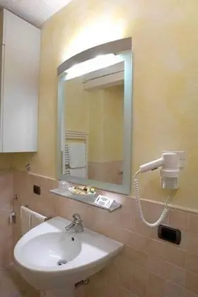 Family Tek Büyük Yataklı Oda