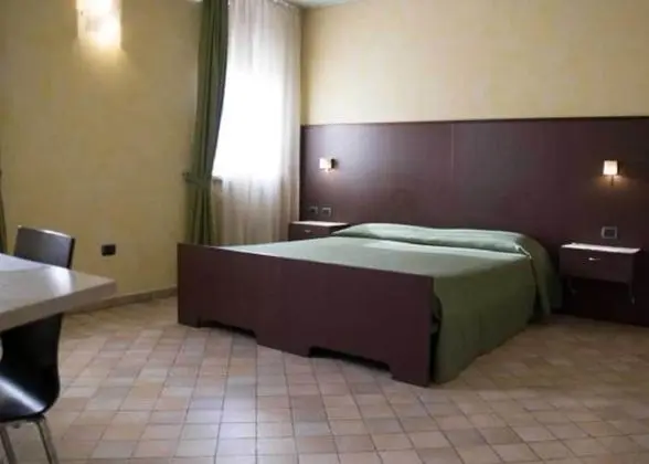 Standard Tek Büyük Yataklı Oda