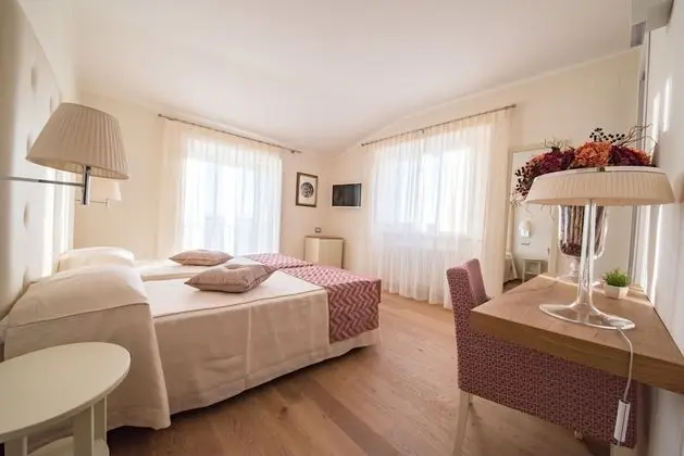 Superior Tek Büyük veya İki Ayrı Yataklı Oda