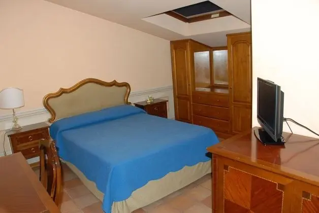 Büyük Yataklı Tek Kişilik Oda