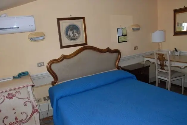 Büyük Yataklı Tek Kişilik Oda