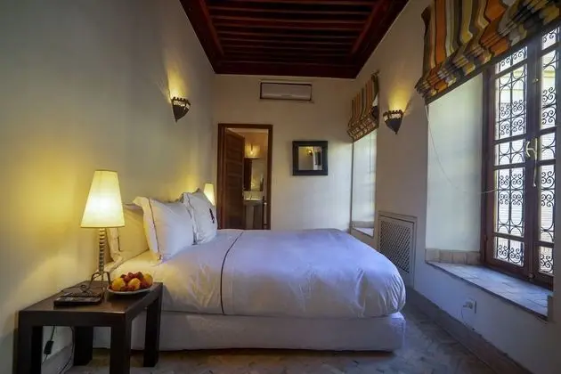 Üç Kişilik Oda, Havuz Manzaralı (Yves)