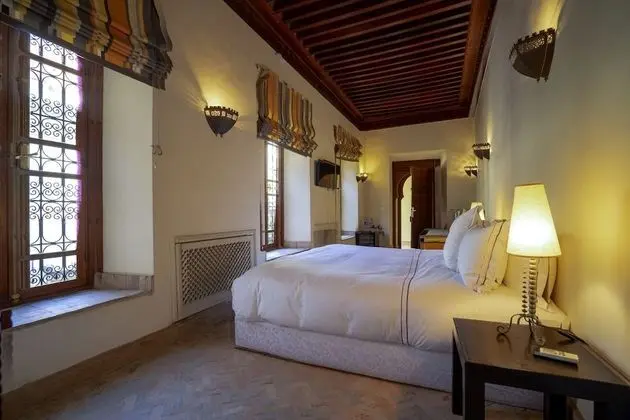 Üç Kişilik Oda, Havuz Manzaralı (Yves)