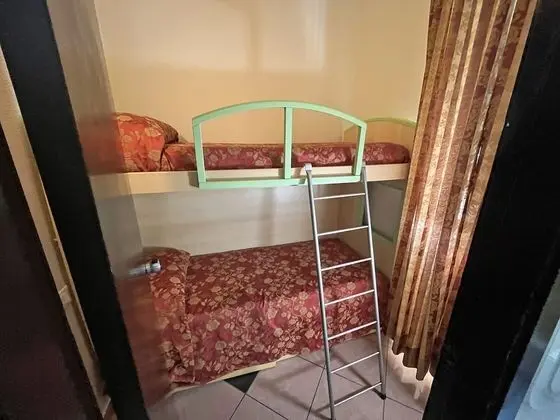 Üç Kişilik Oda