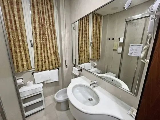 Üç Kişilik Oda
