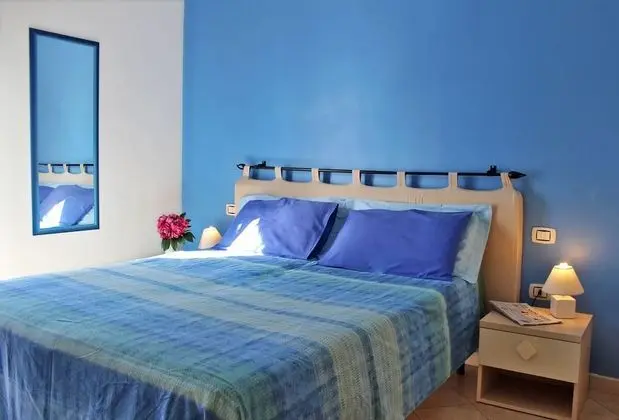 Tek Büyük veya İki Ayrı Yataklı Oda (Camera Blu)