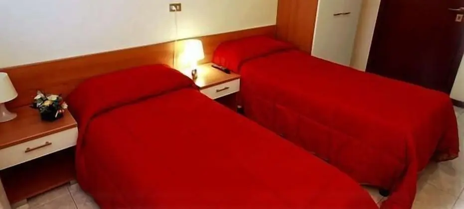 Üç Kişilik Oda
