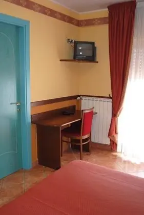 Basic Üç Kişilik Oda