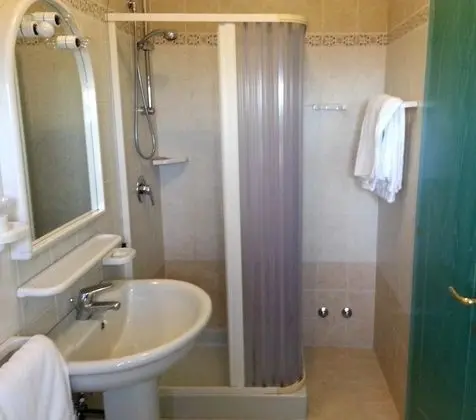 Basic Üç Kişilik Oda