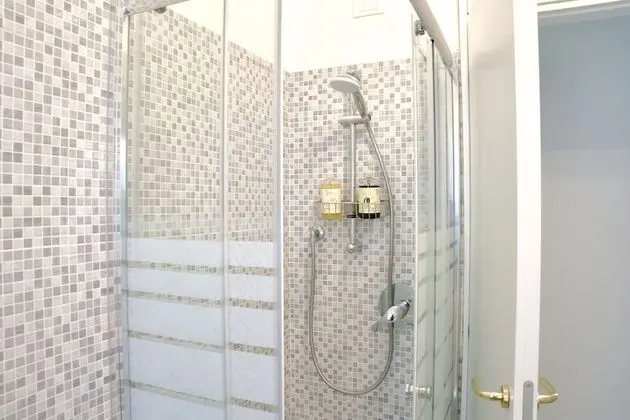 Apart Daire, Göl Manzaralı