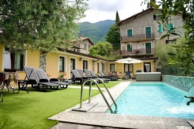 Traditional Oda, Havuz Kenarı