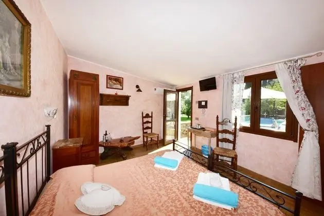 Traditional Oda, Havuz Kenarı