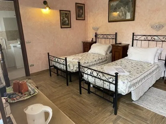 Traditional Oda, Havuz Kenarı