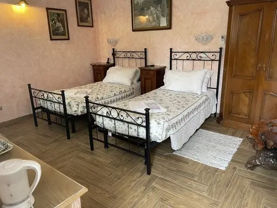 Traditional Oda, Havuz Kenarı