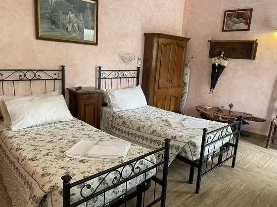 Traditional Oda, Havuz Kenarı