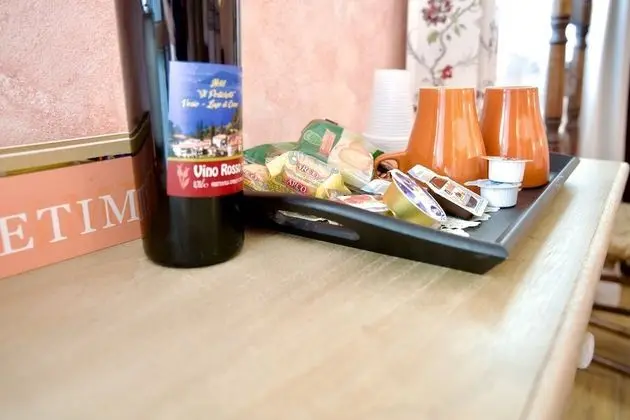 Traditional Oda, Havuz Kenarı