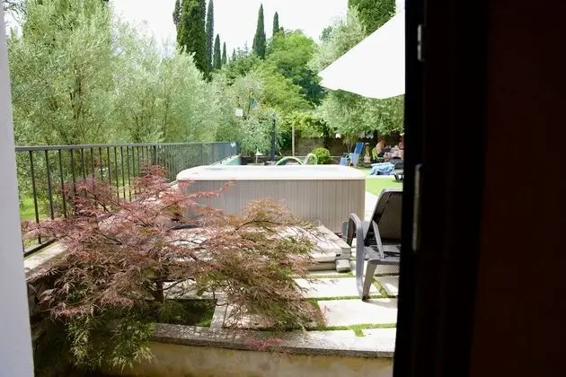 Traditional Oda, Havuz Kenarı