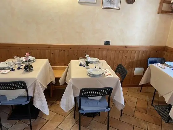 Traditional Oda, Havuz Kenarı