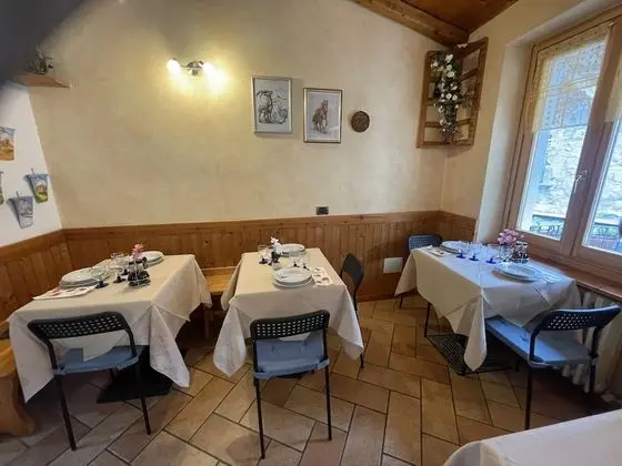 Traditional Oda, Havuz Kenarı