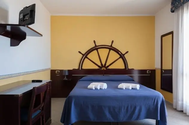 Tek Büyük veya İki Ayrı Yataklı Oda, Deniz Manzaralı