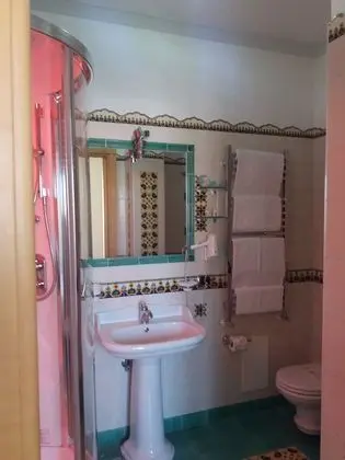 Deluxe Tek Büyük Yataklı Oda, 1 Çift Kişilik Yatak, Sigara İçilmez, Dağ Manzaralı
