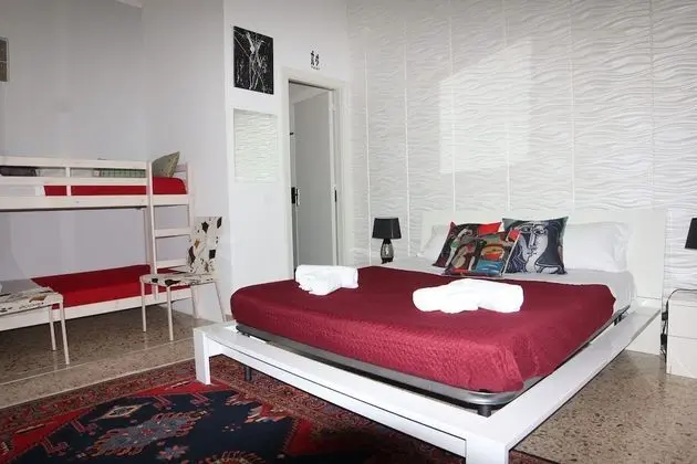 Üç Kişilik Oda