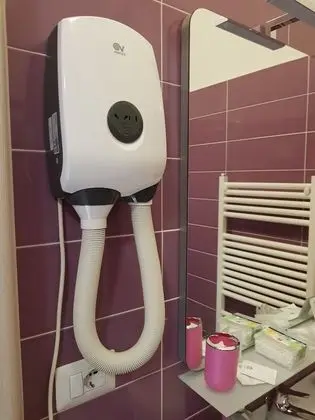 Tek Büyük Yataklı Oda, Sıcak Su Havuzu