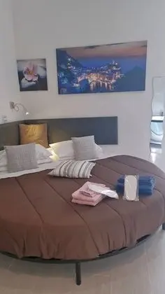 Tek Büyük Yataklı Oda, Sıcak Su Havuzu