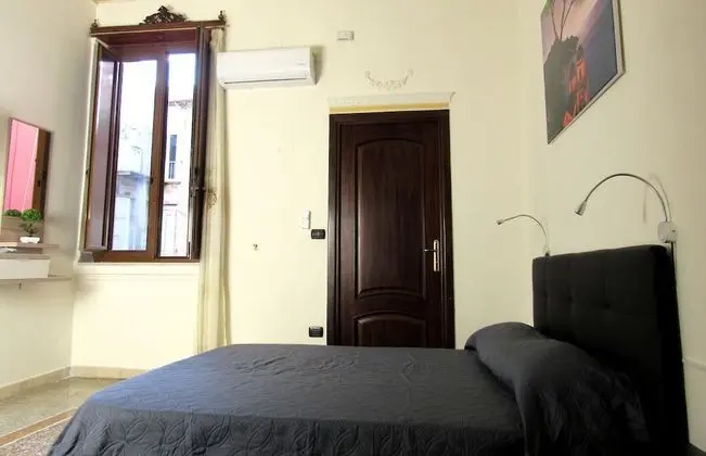 Tek Büyük Yataklı Oda, Küçük Mutfak