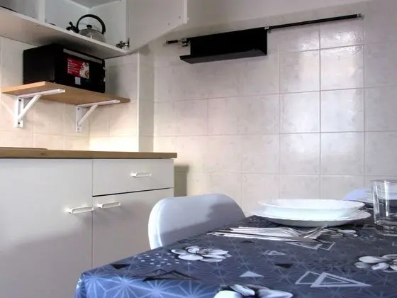 Tek Büyük Yataklı Oda, Küçük Mutfak