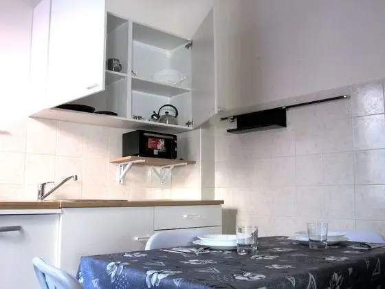 Tek Büyük Yataklı Oda, Küçük Mutfak