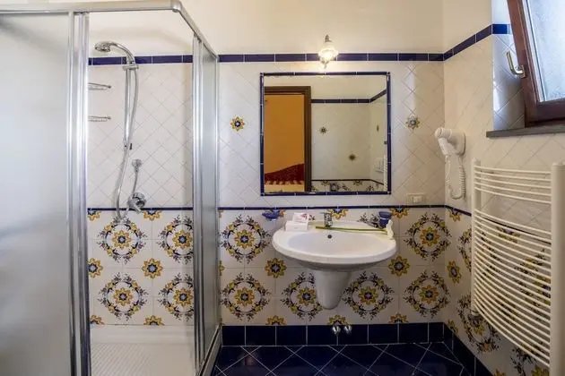 Büyük Yataklı Tek Kişilik Oda