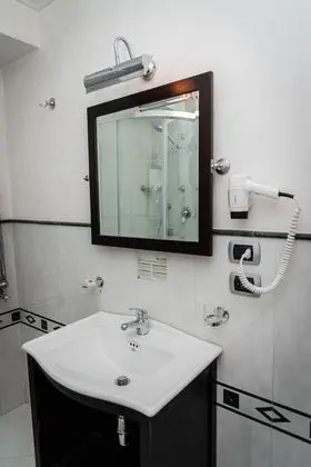 Tek Büyük Yataklı Oda, Manzaralı (Roma Street)