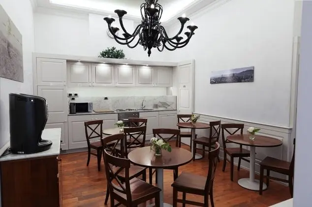 Tek Büyük Yataklı Oda, Manzaralı (Roma Street)