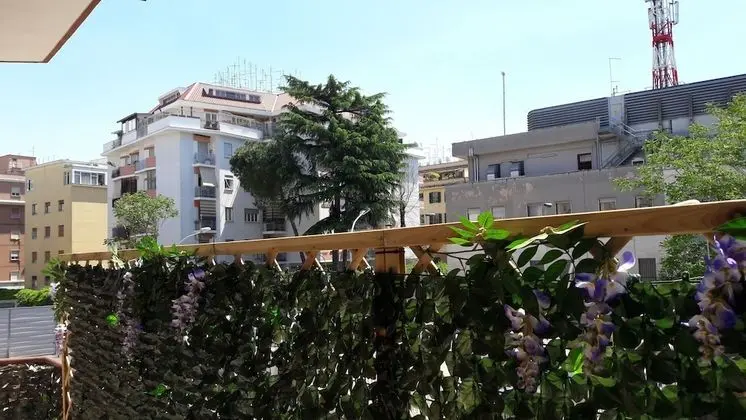 Üç Kişilik Oda, Balkon