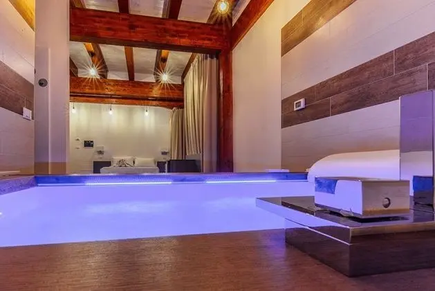 Deluxe Tek Büyük veya İki Ayrı Yataklı Oda, Jakuzi