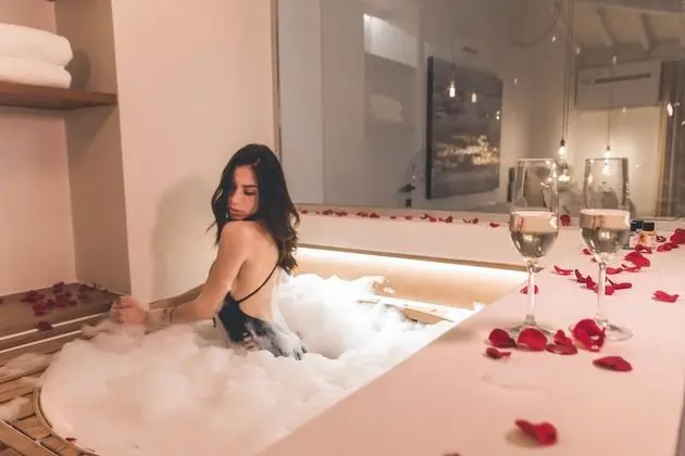 Honeymoon Süit, Jakuzi