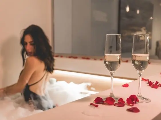 Honeymoon Süit, Jakuzi