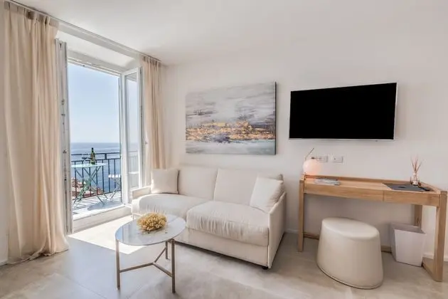 Junior Süit, Balkon