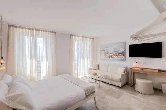 Junior Süit, Balkon