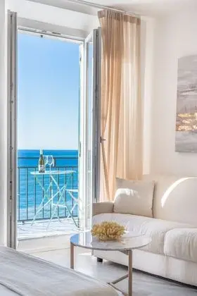 Junior Süit, Balkon