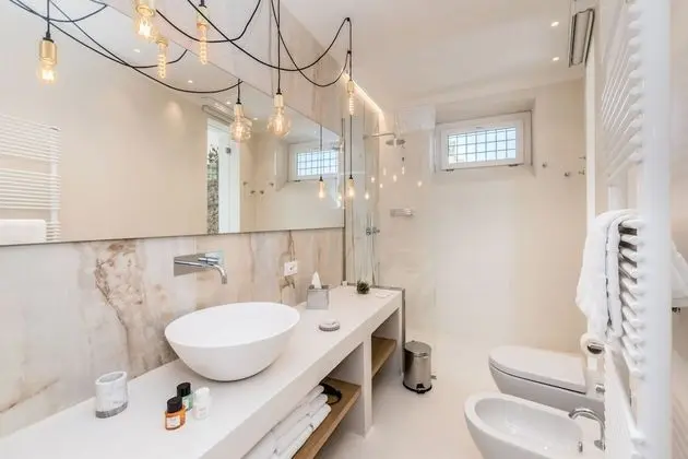 Junior Süit, Balkon