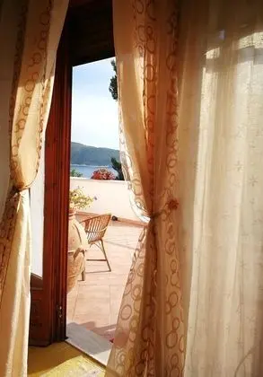 Tek Büyük veya İki Ayrı Yataklı Oda, Teras